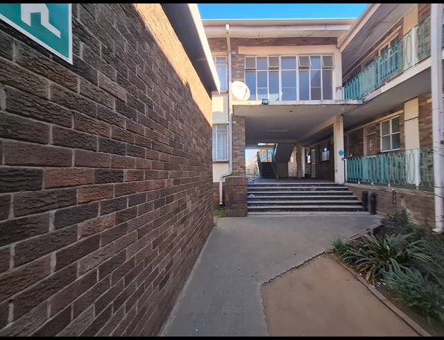 2 BEDROOM FLAT FOR SALE IN VANDERBIJLPARK CW 3